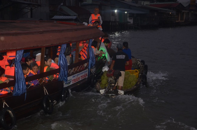 Dự lễ lạc thành chánh điện và trao học bổng tại chùa Phước Long
