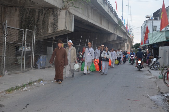 Dự lễ lạc thành chánh điện và trao học bổng tại chùa Phước Long