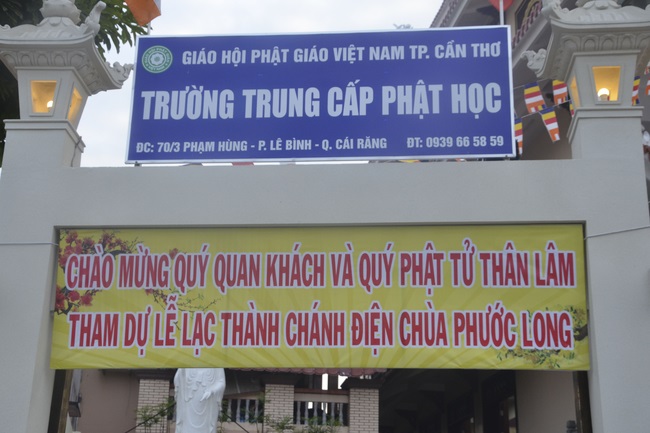 Dự lễ lạc thành chánh điện và trao học bổng tại chùa Phước Long