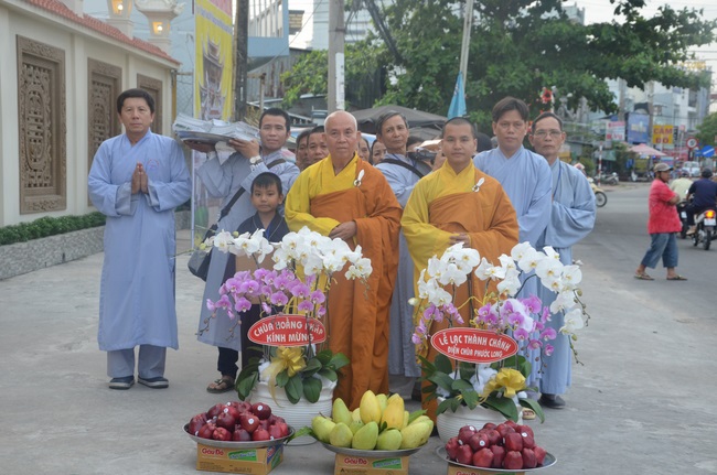 Dự lễ lạc thành chánh điện và trao học bổng tại chùa Phước Long