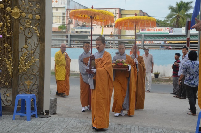 Dự lễ lạc thành chánh điện và trao học bổng tại chùa Phước Long