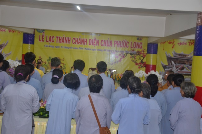 Dự lễ lạc thành chánh điện và trao học bổng tại chùa Phước Long