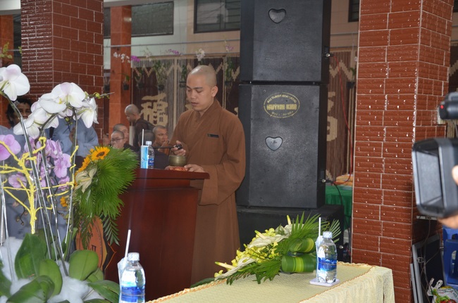 Dự lễ lạc thành chánh điện và trao học bổng tại chùa Phước Long