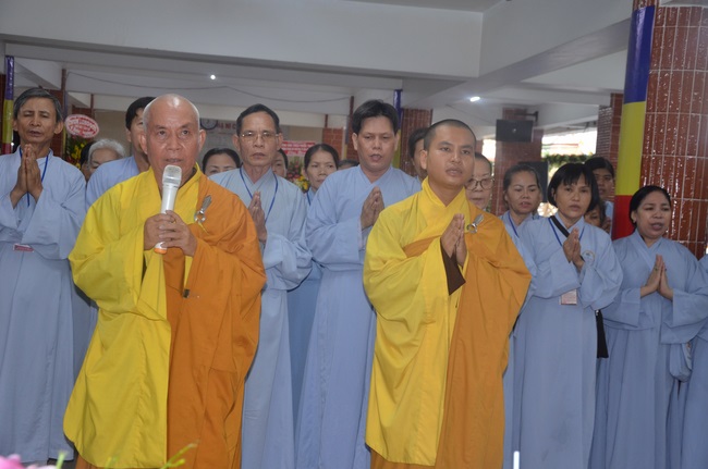 Dự lễ lạc thành chánh điện và trao học bổng tại chùa Phước Long