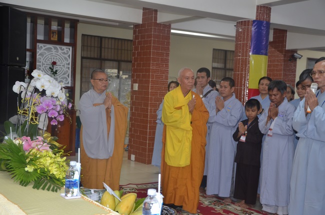 Dự lễ lạc thành chánh điện và trao học bổng tại chùa Phước Long