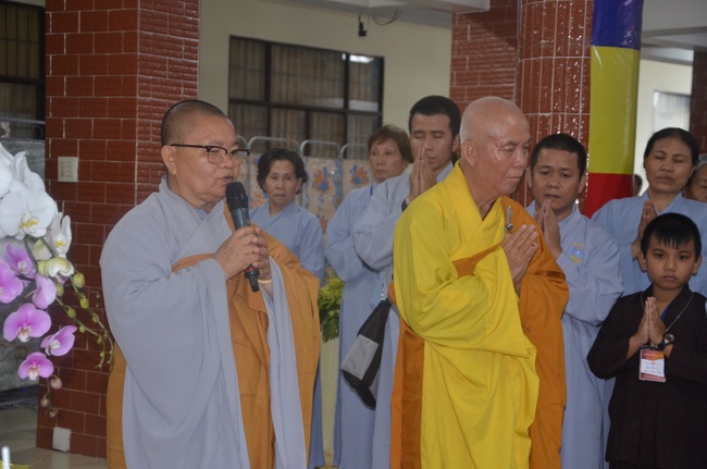 Dự lễ lạc thành chánh điện và trao học bổng tại chùa Phước Long