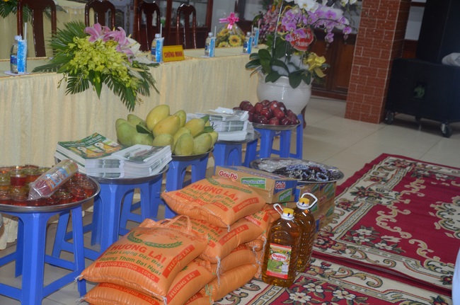 Dự lễ lạc thành chánh điện và trao học bổng tại chùa Phước Long