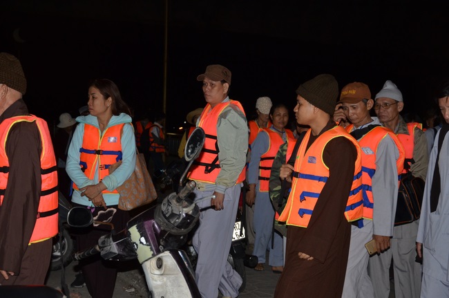 Dự lễ lạc thành chánh điện và trao học bổng tại chùa Phước Long