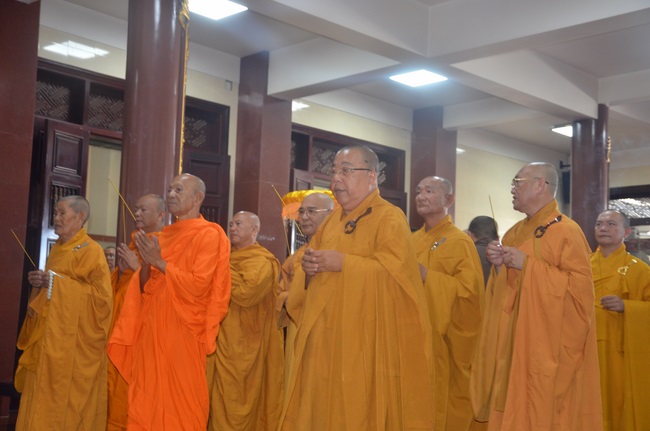 Dự lễ lạc thành chánh điện và trao học bổng tại chùa Phước Long