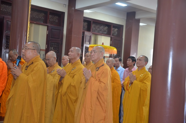 Dự lễ lạc thành chánh điện và trao học bổng tại chùa Phước Long