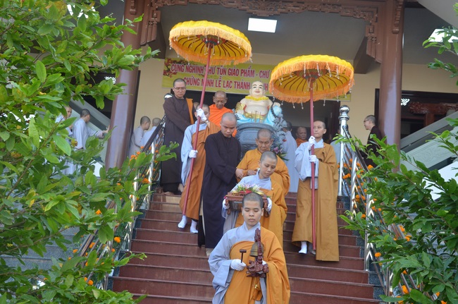 Dự lễ lạc thành chánh điện và trao học bổng tại chùa Phước Long