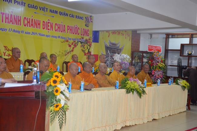 Dự lễ lạc thành chánh điện và trao học bổng tại chùa Phước Long