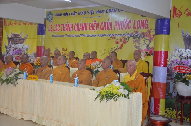 Dự lễ lạc thành chánh điện và trao học bổng tại chùa Phước Long