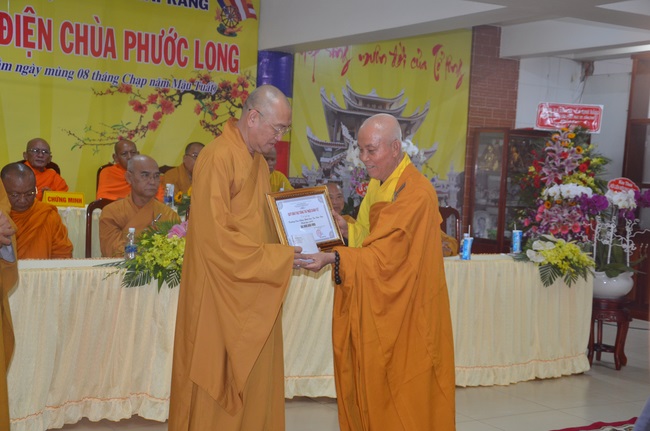 Dự lễ lạc thành chánh điện và trao học bổng tại chùa Phước Long