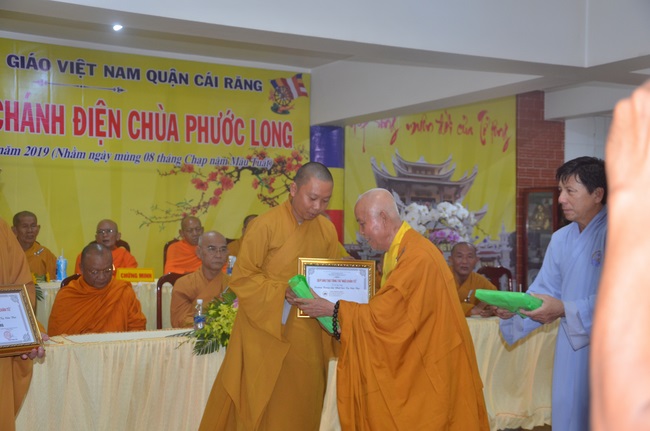 Dự lễ lạc thành chánh điện và trao học bổng tại chùa Phước Long