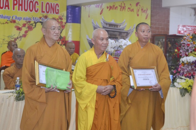 Dự lễ lạc thành chánh điện và trao học bổng tại chùa Phước Long