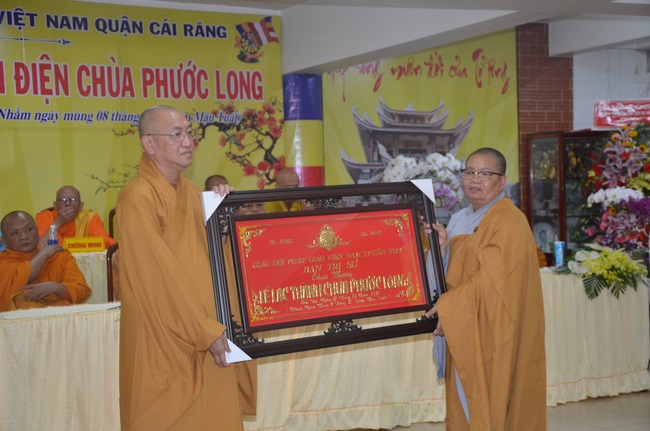 Dự lễ lạc thành chánh điện và trao học bổng tại chùa Phước Long