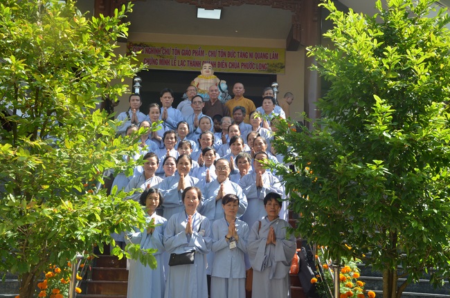 Dự lễ lạc thành chánh điện và trao học bổng tại chùa Phước Long