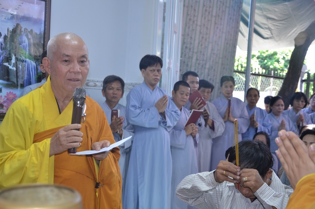 Dự lễ lạc thành chánh điện và trao học bổng tại chùa Phước Long