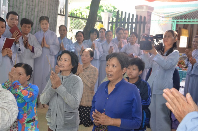 Dự lễ lạc thành chánh điện và trao học bổng tại chùa Phước Long