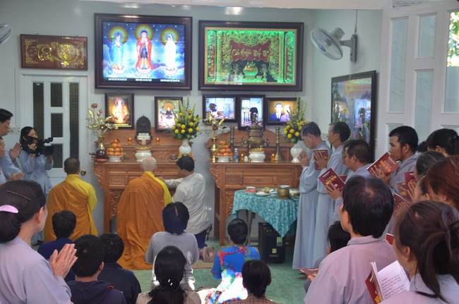 Dự lễ lạc thành chánh điện và trao học bổng tại chùa Phước Long