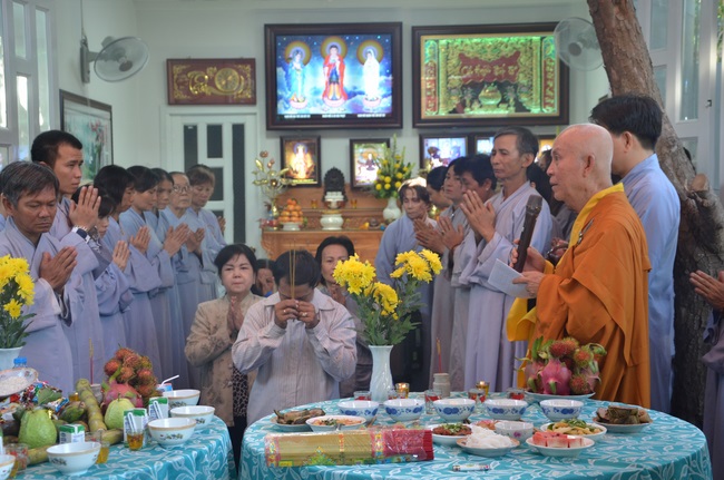 Dự lễ lạc thành chánh điện và trao học bổng tại chùa Phước Long