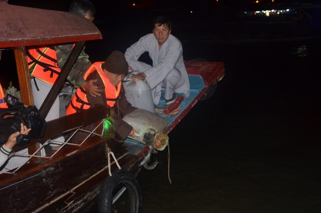 Dự lễ lạc thành chánh điện và trao học bổng tại chùa Phước Long