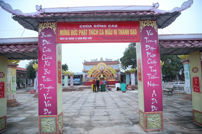 Dong Cao pagoda warmly celebrating enlightened achievement of the Bodhisattva Siddhartha