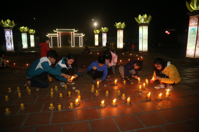 Dong Cao pagoda warmly celebrating enlightened achievement of the Bodhisattva Siddhartha