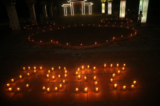 Dong Cao pagoda warmly celebrating enlightened achievement of the Bodhisattva Siddhartha