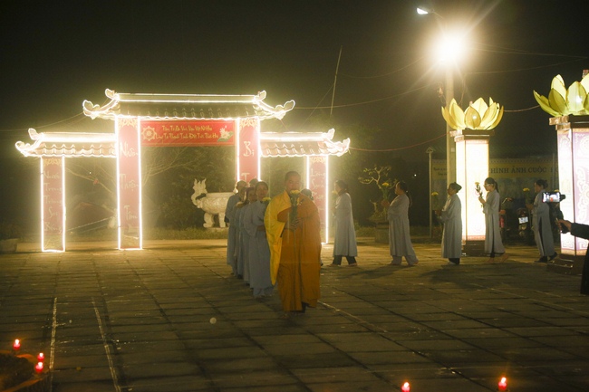Dong Cao pagoda warmly celebrating enlightened achievement of the Bodhisattva Siddhartha