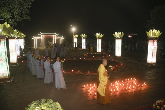 Dong Cao pagoda warmly celebrating enlightened achievement of the Bodhisattva Siddhartha