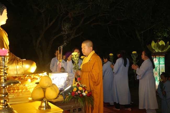 Dong Cao pagoda warmly celebrating enlightened achievement of the Bodhisattva Siddhartha