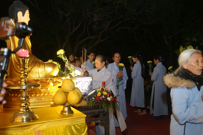 Dong Cao pagoda warmly celebrating enlightened achievement of the Bodhisattva Siddhartha