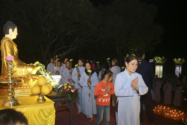 Dong Cao pagoda warmly celebrating enlightened achievement of the Bodhisattva Siddhartha