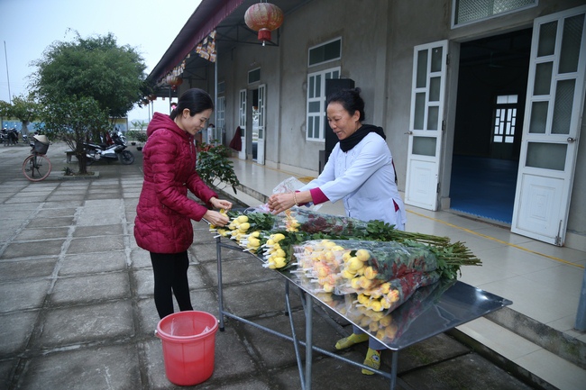Dong Cao pagoda warmly celebrating enlightened achievement of the Bodhisattva Siddhartha