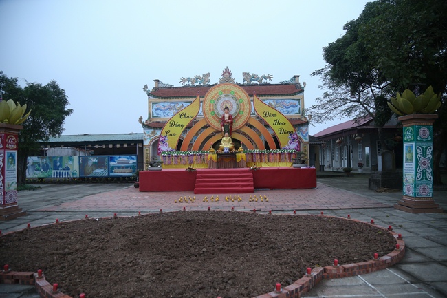 Dong Cao pagoda warmly celebrating enlightened achievement of the Bodhisattva Siddhartha