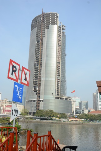 Phóng sanh bằng du thuyền trên sông Sài Gòn