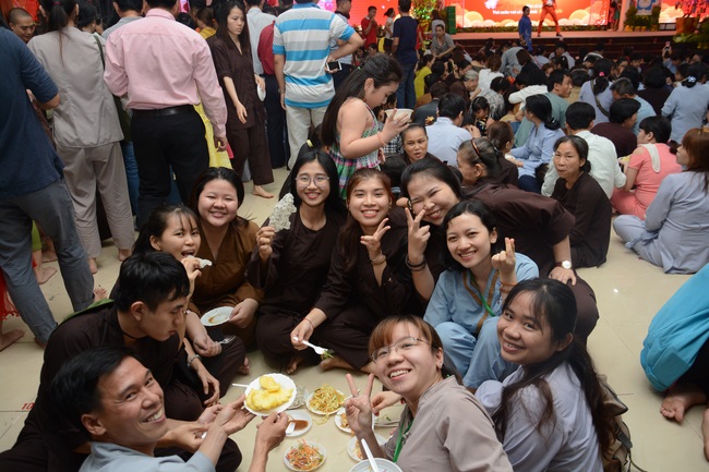 Tất niên tri ân Phật tử