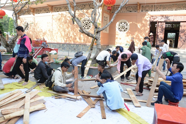 Series photos of activities preparing for the New Year 2019