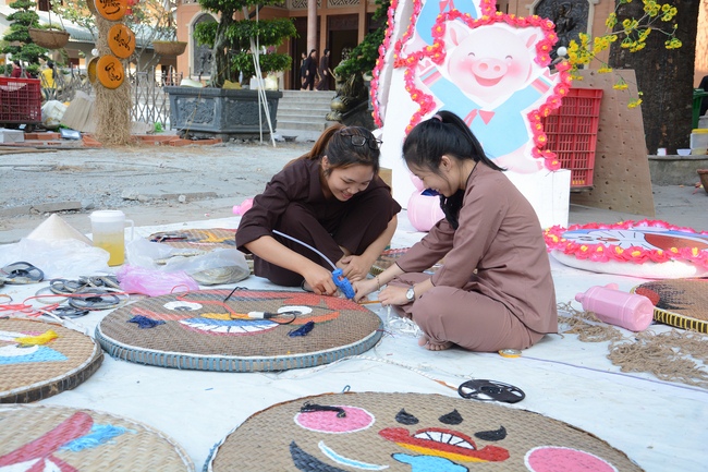 Series photos of activities preparing for the New Year 2019