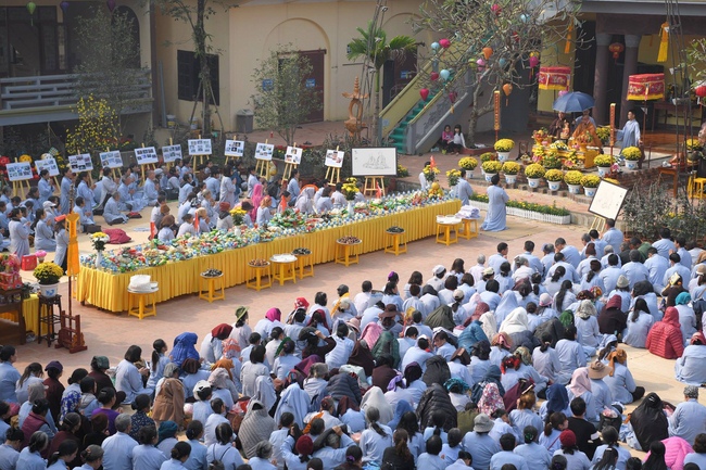 Hoa Phuc Pagoda: Ceremony of Thanking Dharma - The Dog's year-end photo exhibition