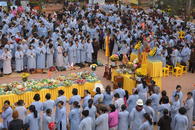 Hoa Phuc Pagoda: Ceremony of Thanking Dharma - The Dog's year-end photo exhibition