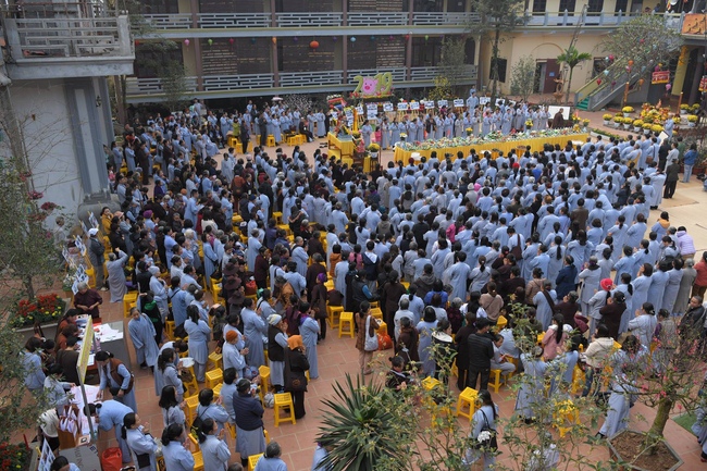 Hoa Phuc Pagoda: Ceremony of Thanking Dharma - The Dog's year-end photo exhibition