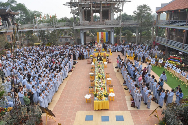 Hoa Phuc Pagoda: Ceremony of Thanking Dharma - The Dog's year-end photo exhibition