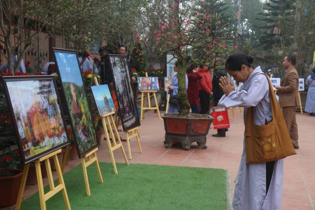 Hoa Phuc Pagoda: Ceremony of Thanking Dharma - The Dog's year-end photo exhibition