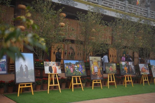 Hoa Phuc Pagoda: Ceremony of Thanking Dharma - The Dog's year-end photo exhibition