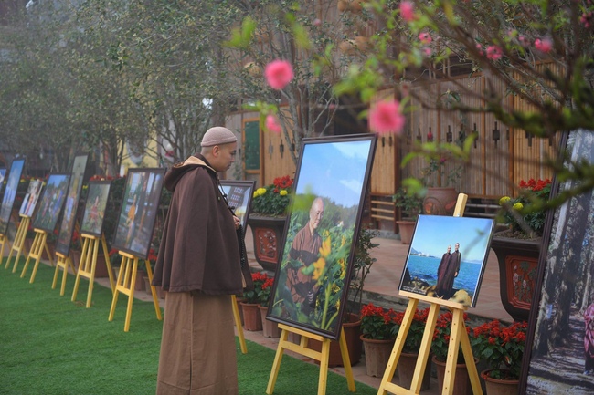 Hoa Phuc Pagoda: Ceremony of Thanking Dharma - The Dog's year-end photo exhibition
