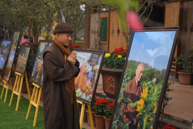 Hoa Phuc Pagoda: Ceremony of Thanking Dharma - The Dog's year-end photo exhibition
