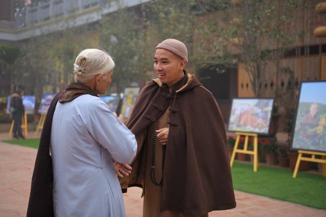 Hoa Phuc Pagoda: Ceremony of Thanking Dharma - The Dog's year-end photo exhibition